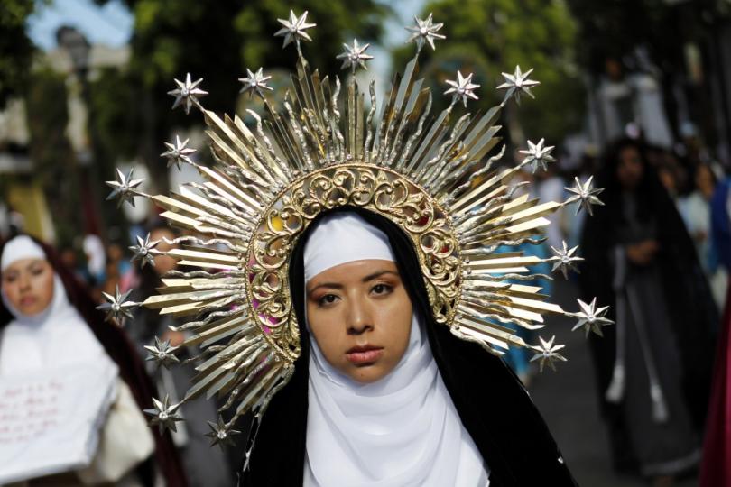 259500-a-penitent-dressed-as-the-virgin-mary-participates-in-a-re-enactment-o